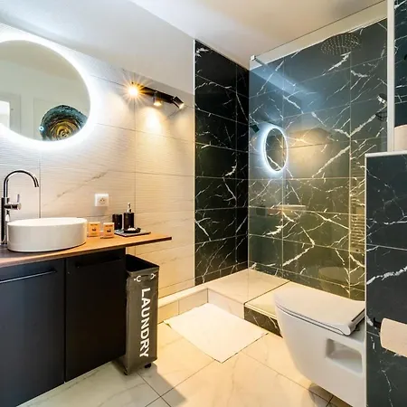 Daire Lambert Centre